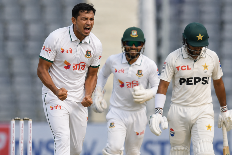 তাসকিনের দুর্দান্ত বোলিংয়ে চাপে পাকিস্তান, দ্রুত ফিরলেন দুই ওপেনার