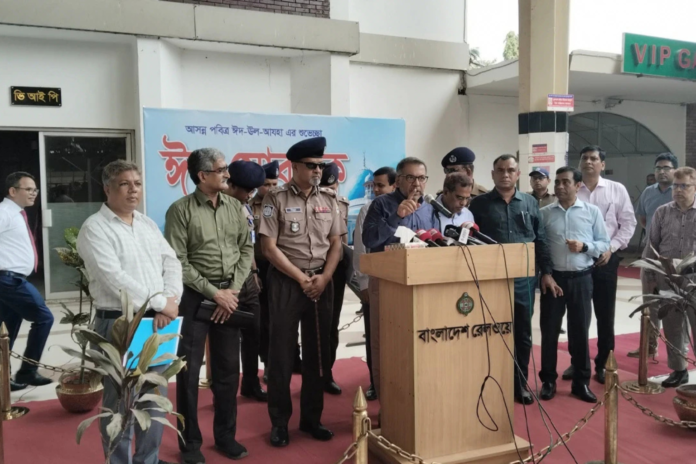 ট্রেনের ছাদে ভ্রমণ ঠেকাতে বাড়তি ব্যবস্থা, বললেন রেল সচিব
