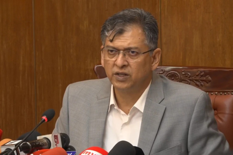 শেখ হাসিনাকে ফেরত আনার চেষ্টা করছে সরকার স্বরাষ্ট্রমন্ত্রী