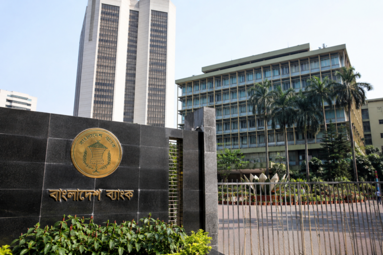 তিন মাসে খেলাপি ঋণ বেড়েছে ৩১ হাজার কোটি টাকা, ব্যাংক খাতে উদ্বেগ বাড়ছে