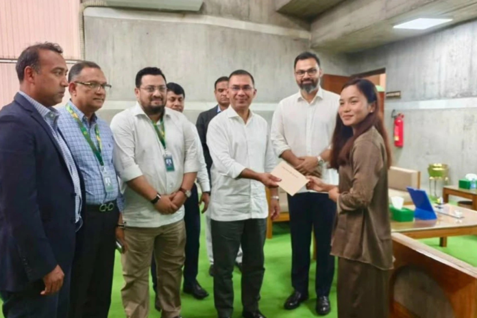 ঋতুপর্ণার গৃহ নির্মাণে সহায়তা, অনুদান দিলেন প্রধানমন্ত্রী নারী ফুটবলার ঋতুপর্ণার পাশে প্রধানমন্ত্রী
