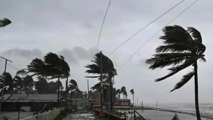 ঢাকার আকাশে কালো মেঘ ও বজ্রবৃষ্টির পূর্বাভাসের দৃশ্য