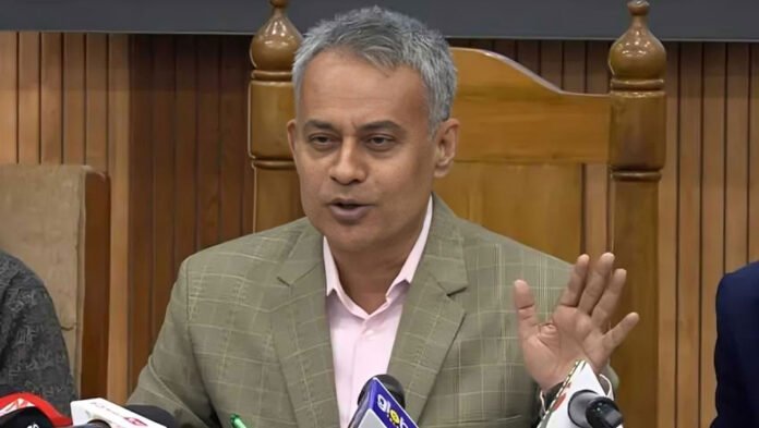 বাস কোম্পানির রুট বাতিলের বিষয়ে সড়কমন্ত্রী শেখ রবিউল আলম